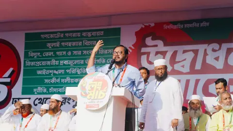 ভুলের পর ভুল করে সরকার জনগণের অনাস্থা পূর্ণ করে তুলেছে