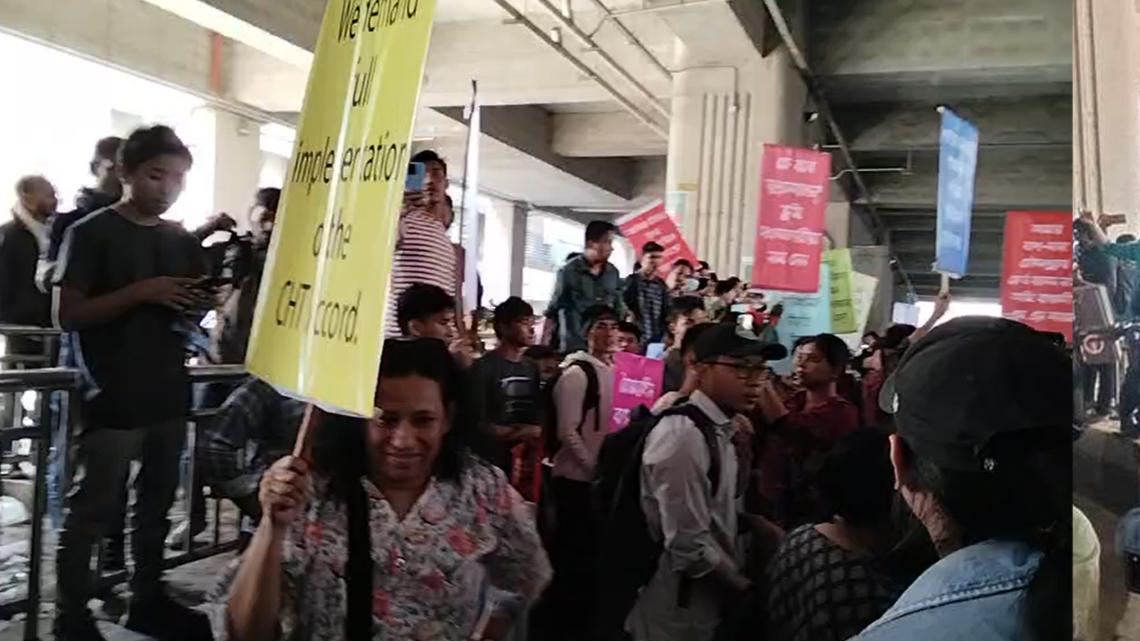 এনসিটিবির সামনে সংঘর্ষে সাংবাদিকসহ আহত ১৬