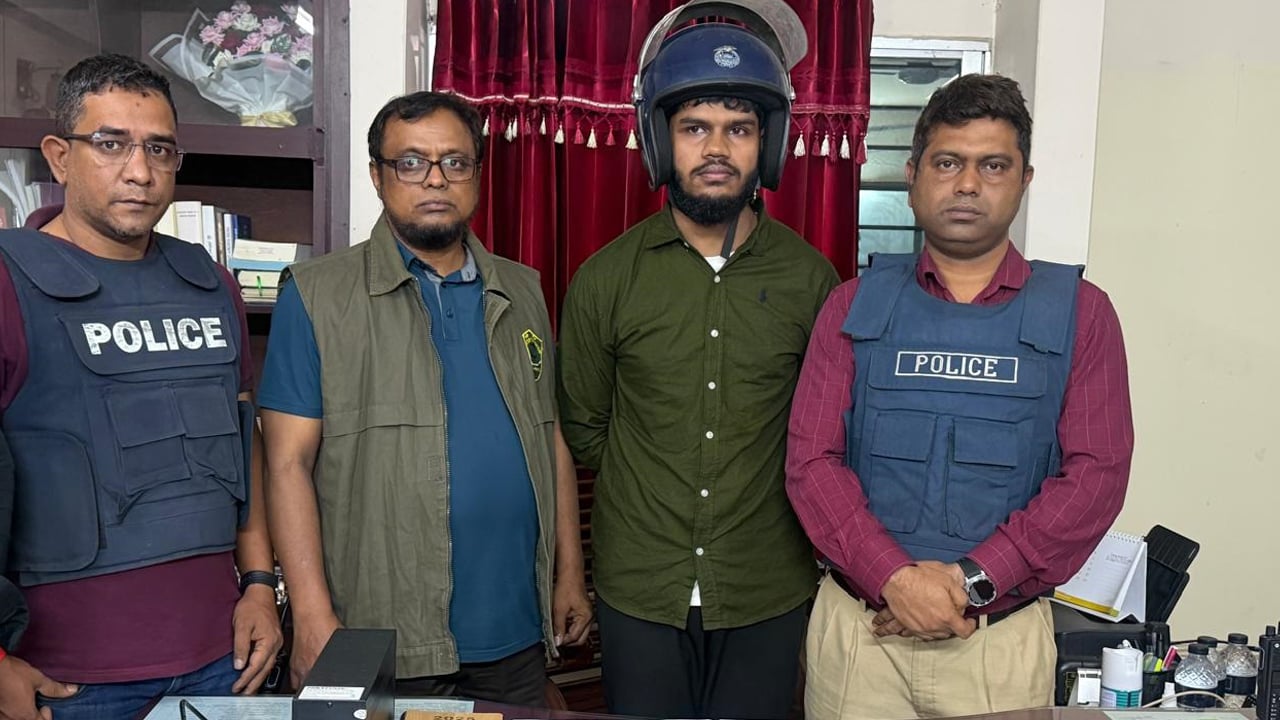 জঙ্গি সম্পৃক্ততার অভিযোগে চাকরিচ্যুত সেনা সদস্য গ্রেপ্তার
