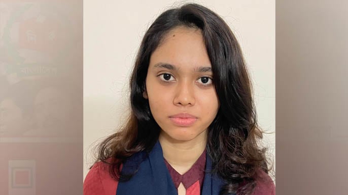 মৌমি উচ্চশিক্ষা অর্জন করে দেশের কল্যাণে কাজ করতে চায়