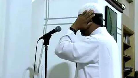 মসজিদে আজান দেওয়ার সময় মুয়াজ্জিনকে ছুরিকাঘাত, এলাকায় চাঞ্চল্যের সৃষ্টি