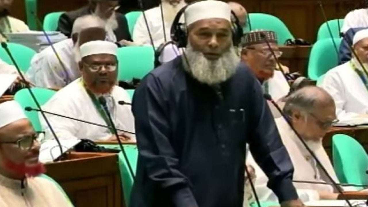 সকালে ৬ হাজার, বিকেলেই ১২ হাজার, বিমানভাড়া নিয়ে সংসদে জামায়াত এমপির প্রশ্ন