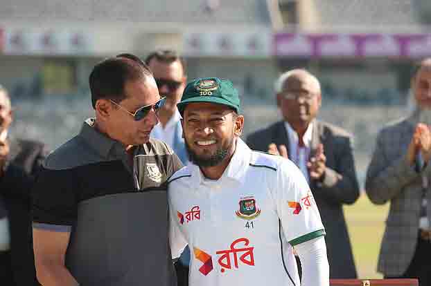 বিশেষ আয়োজনের মঞ্চে সবাই ধন্যবাদ জানালেন মুশফিক