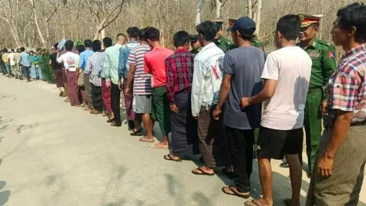 মিয়ানমারে রাস্তা থেকে তরুণদের ধরে নিয়ে সেনাবাহিনীতে ভর্তি