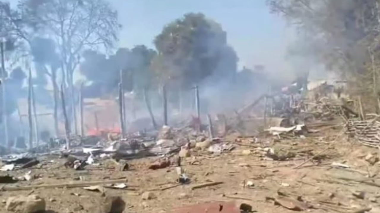 মিয়ানমারে বিয়ে ও অন্ত্যেষ্টিক্রিয়ায় জান্তার বিমান হামলা, নিহত ২৭