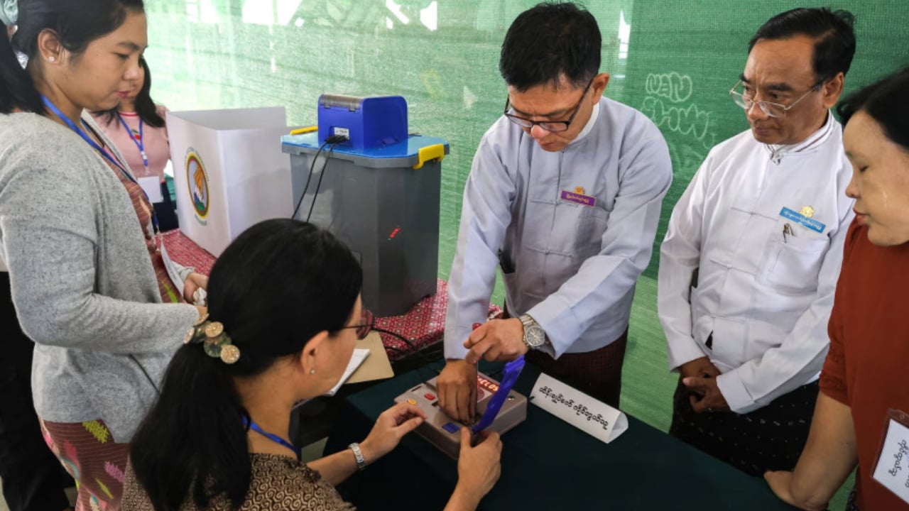 গৃহযুদ্ধের মধ্যেই মিয়ানমারে সাধারণ নির্বাচনের ভোটগ্রহণ শুরু