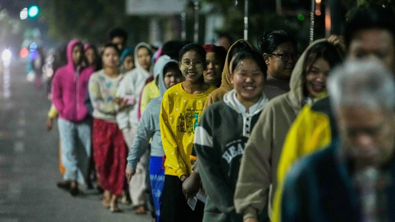 মিয়ানমারে দ্বিতীয় দফা ভোটেও এগিয়ে জান্তা সমর্থিত দল