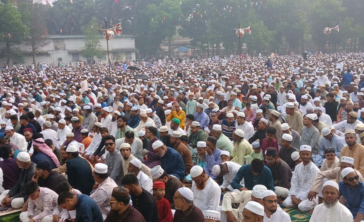 ময়মনসিংহে ঈদের প্রধান জামাত অনুষ্ঠিত