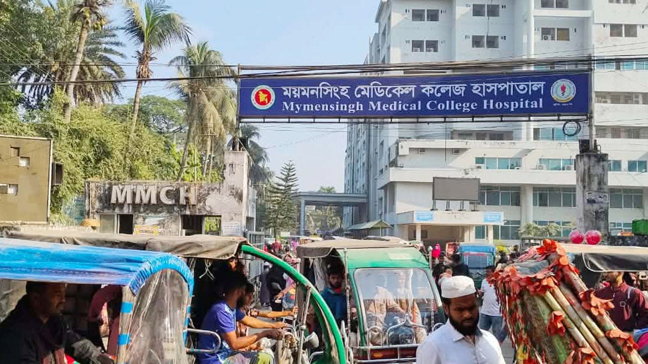 ময়মনসিংহ মেডিকেলের ছয়তলা থেকে লাফ দিয়ে তরুণীর মৃত্যু