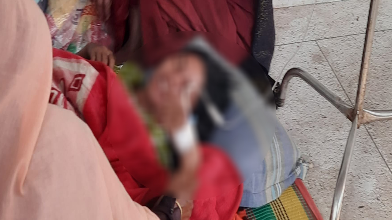 মেয়ের সম্ভ্রমহানি, লোকলজ্জায় বিষপানে হাসপাতালে মা
