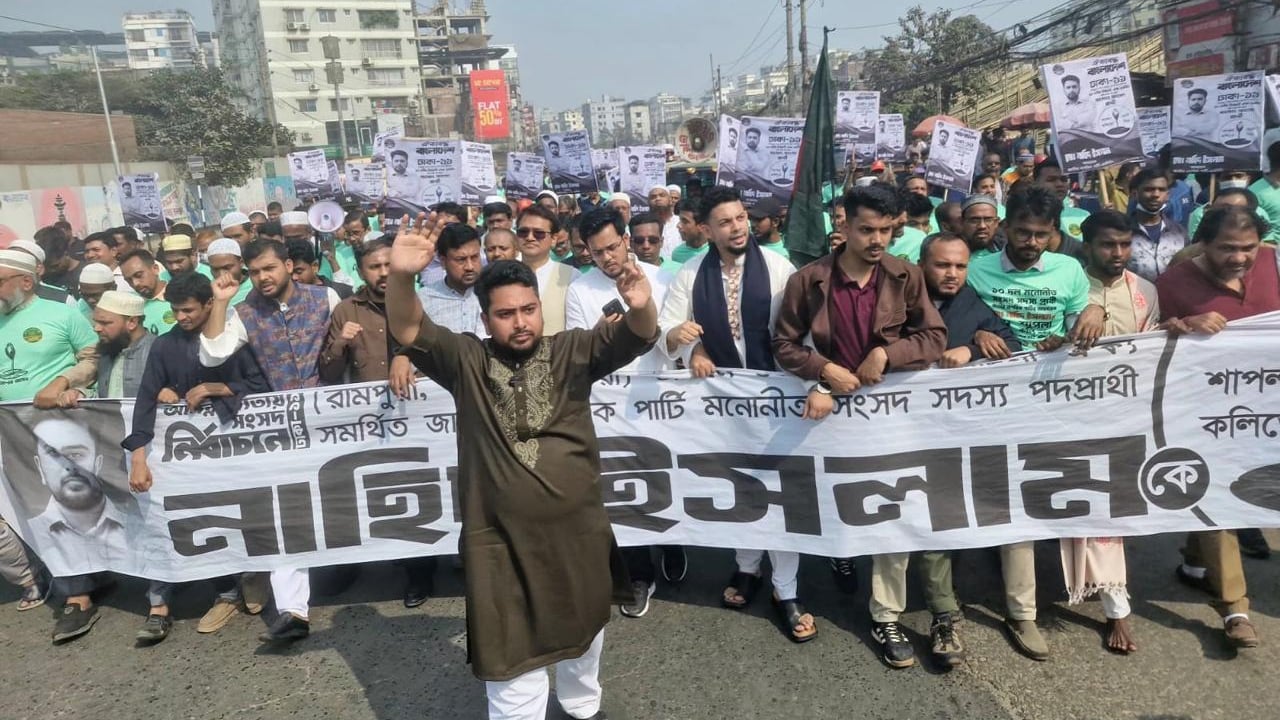 ভয় পেয়ে একটি বড় দল আতঙ্ক ছড়াচ্ছে: নাহিদ ইসলাম