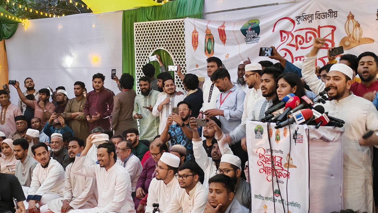 শেখ হাসিনাকে ফেরত না পাঠালে ভারতের সাথে সম্পর্ক হবে না