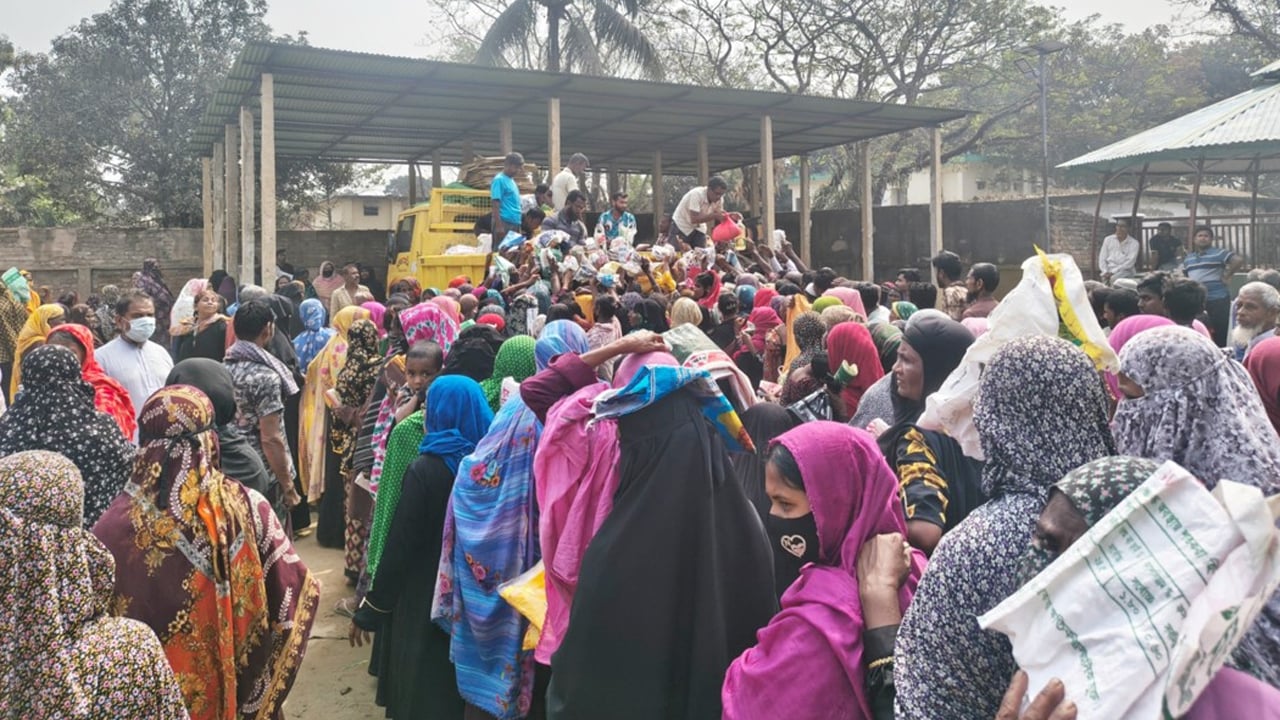 নালিতাবাড়ীতে টিসিবি পণ্য বিতরণে অনিয়ম, ভোক্তাদের পণ্য উধাও