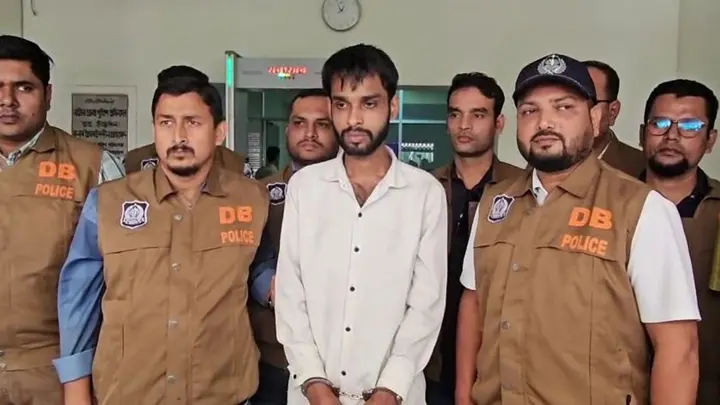 নাটোরে প্রতারণার অভিযোগে সাবেক ছাত্রলীগ নেতা গ্রেপ্তার