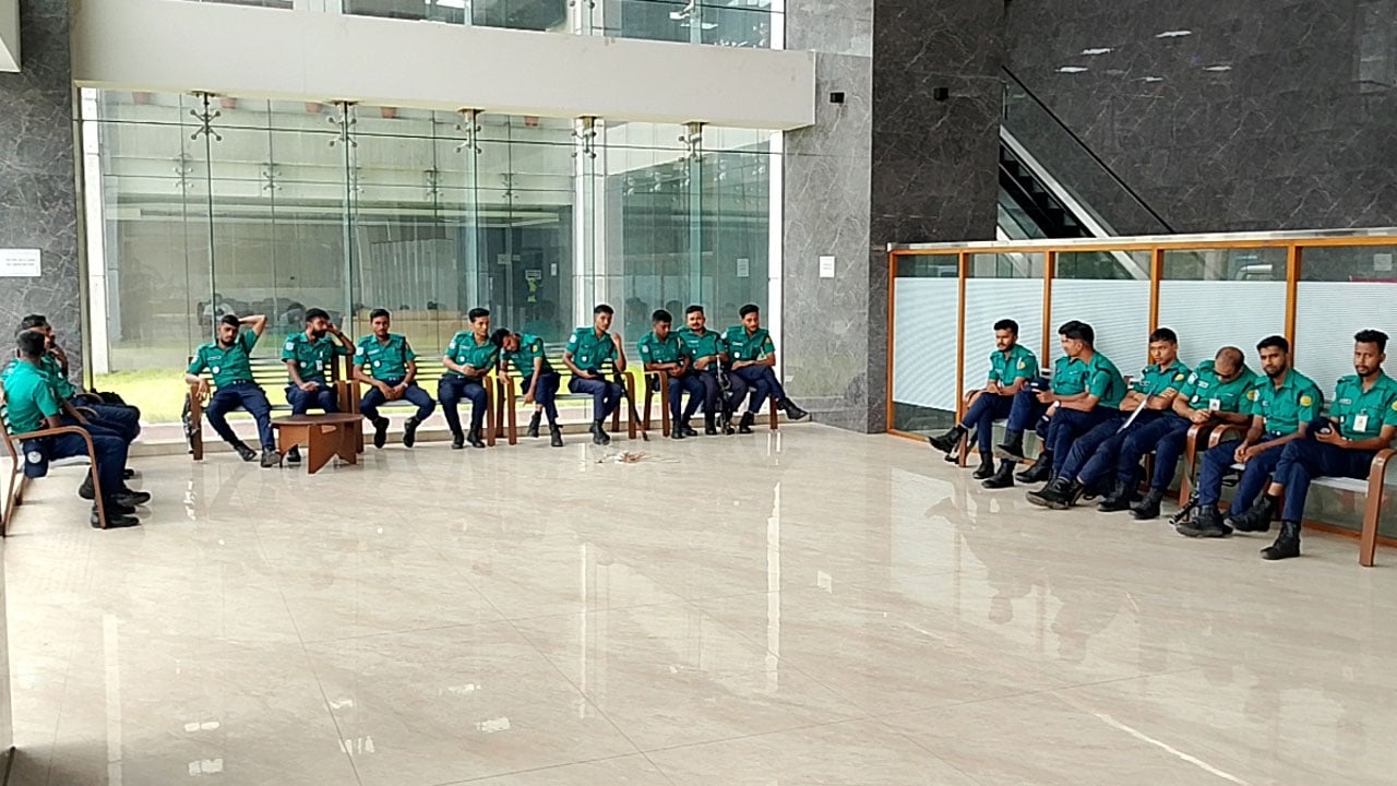 এনবিআরে অতিরিক্ত পুলিশ মোতায়েন