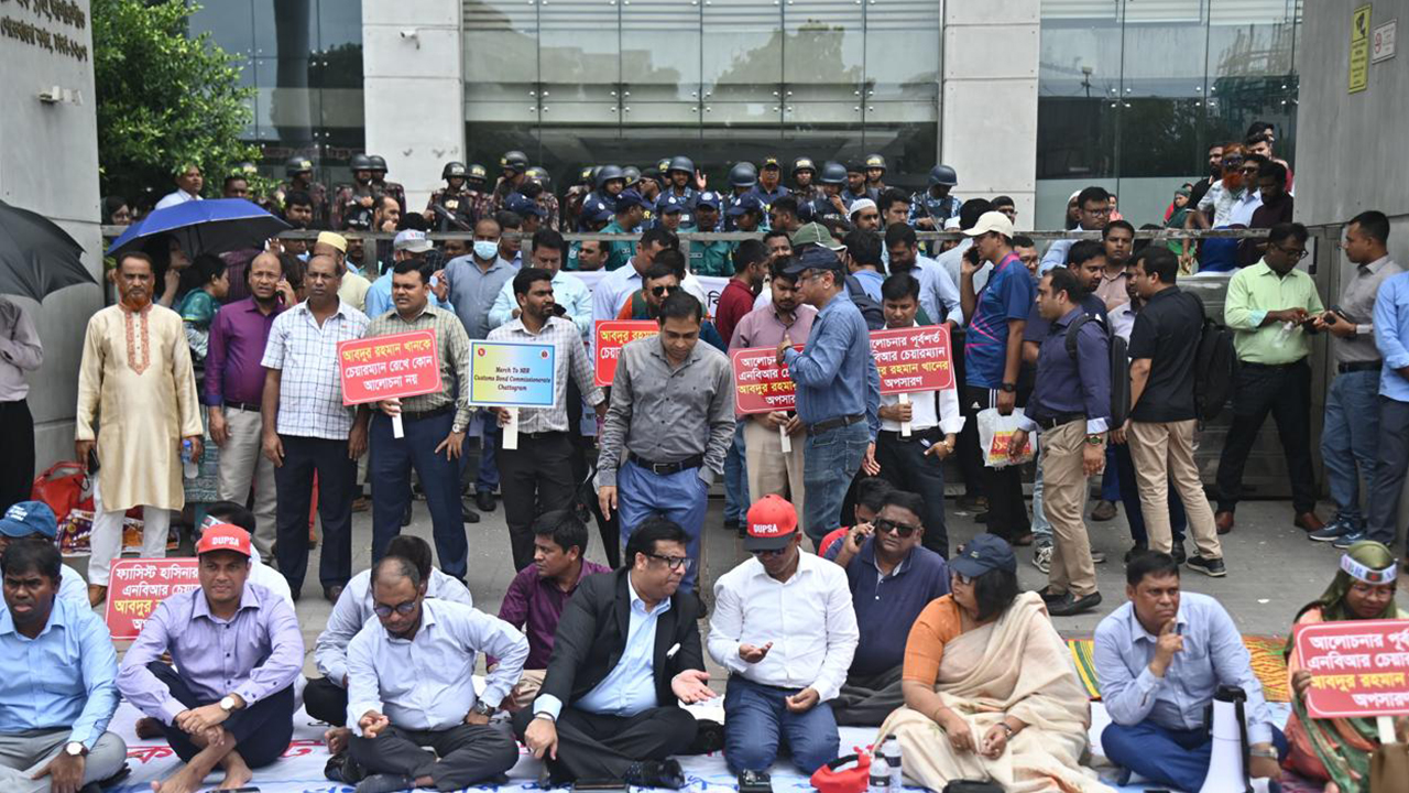 আন্দোলন সম্পূর্ণ অগ্রহণযোগ্য, কাজে ফিরে না গেলে কঠোর ব্যবস্থা