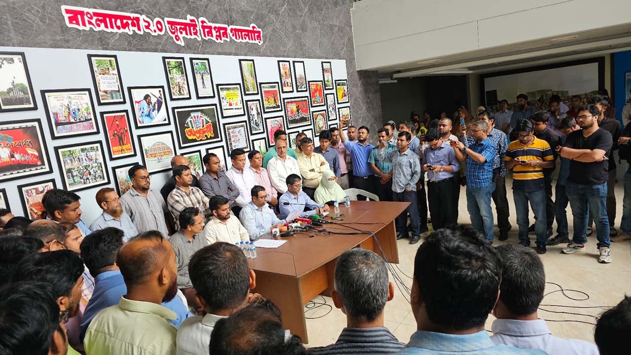 কলমবিরতি স্থগিত, অর্থ উপদেষ্টার সঙ্গে আলোচনায় বসবে ঐক্য পরিষদ