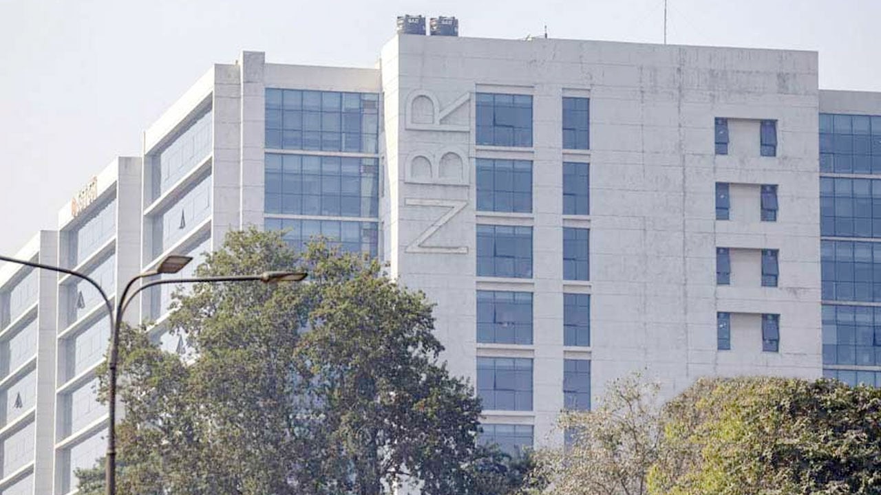 ব্যাংক গ্যারান্টিতে কাঁচামাল আমদানির সুযোগ পাচ্ছেন রপ্তানিকারকরা
