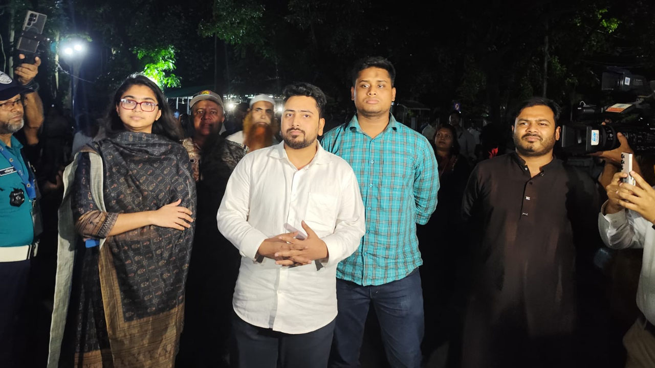 নাহিদের নেতৃত্বে চার সদস্যের প্রতিনিধি দল যমুনায়
