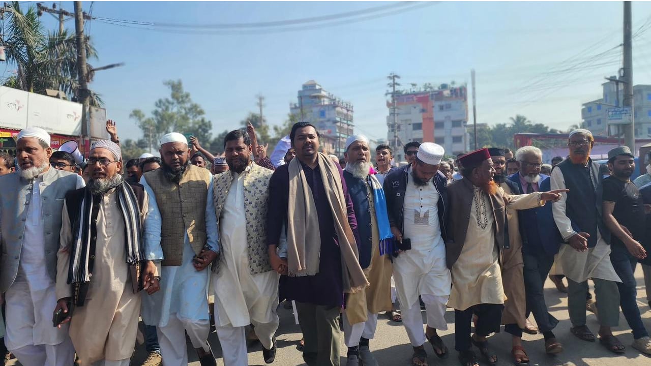 এনসিপির সারোয়ার তুষারকে সমর্থন জানিয়ে জামায়াত প্রার্থীর মিছিল