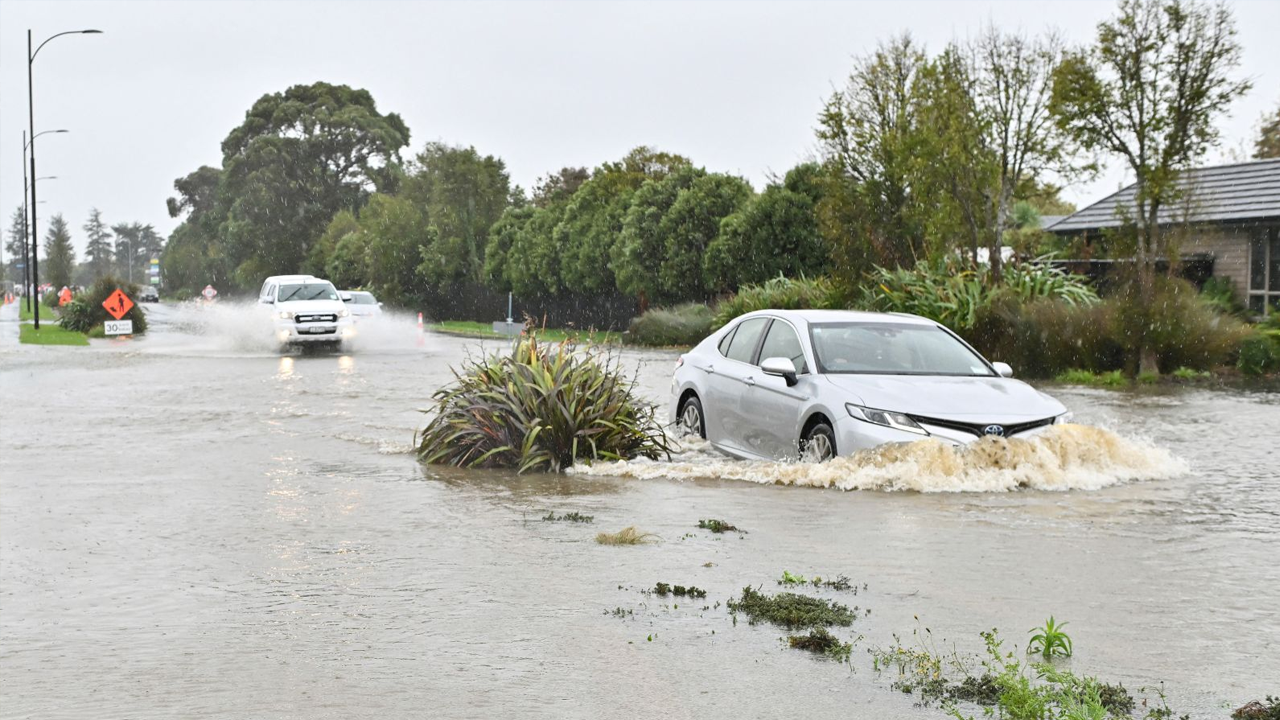 নিউ জিল্যান্ডে তীব্র ঝড়ে বন্যা, নিহত ১
