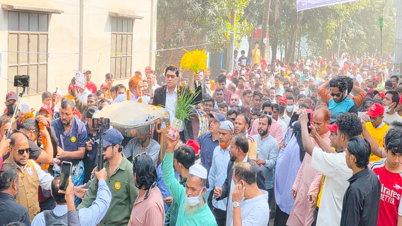 নাগরিকদের দুর্ভোগ ও প্রত্যাশার কথা শুনলেন বিএনপির প্রার্থী নবী