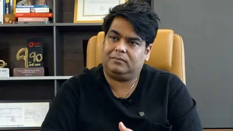 নগদের সাবেক এমডিসহ সংশ্লিষ্টদের ৭৮৬ কোটি টাকার শেয়ার অবরুদ্ধ