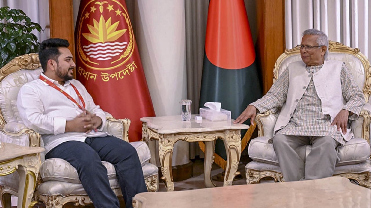 প্রধান উপদেষ্টার সঙ্গে বৈঠকে নাহিদ-আসিফ