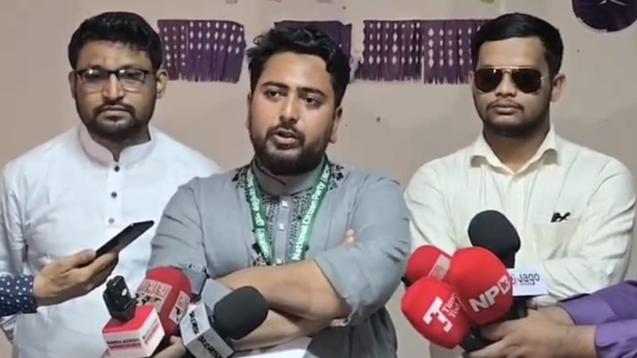 অনেক কেন্দ্রেই মহড়া দিচ্ছেন প্রতিদ্বন্দ্বী দলের নেতা-কর্মীরা: নাহিদ ইসলাম