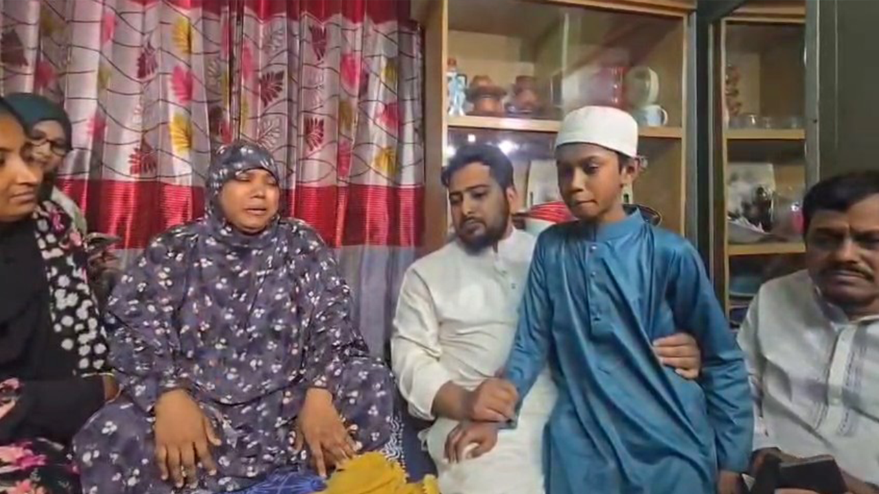 রামপুরায় শিশুর হত্যা: পরিবারকে সমবেদনা জানালেন নাহিদ ইসলাম