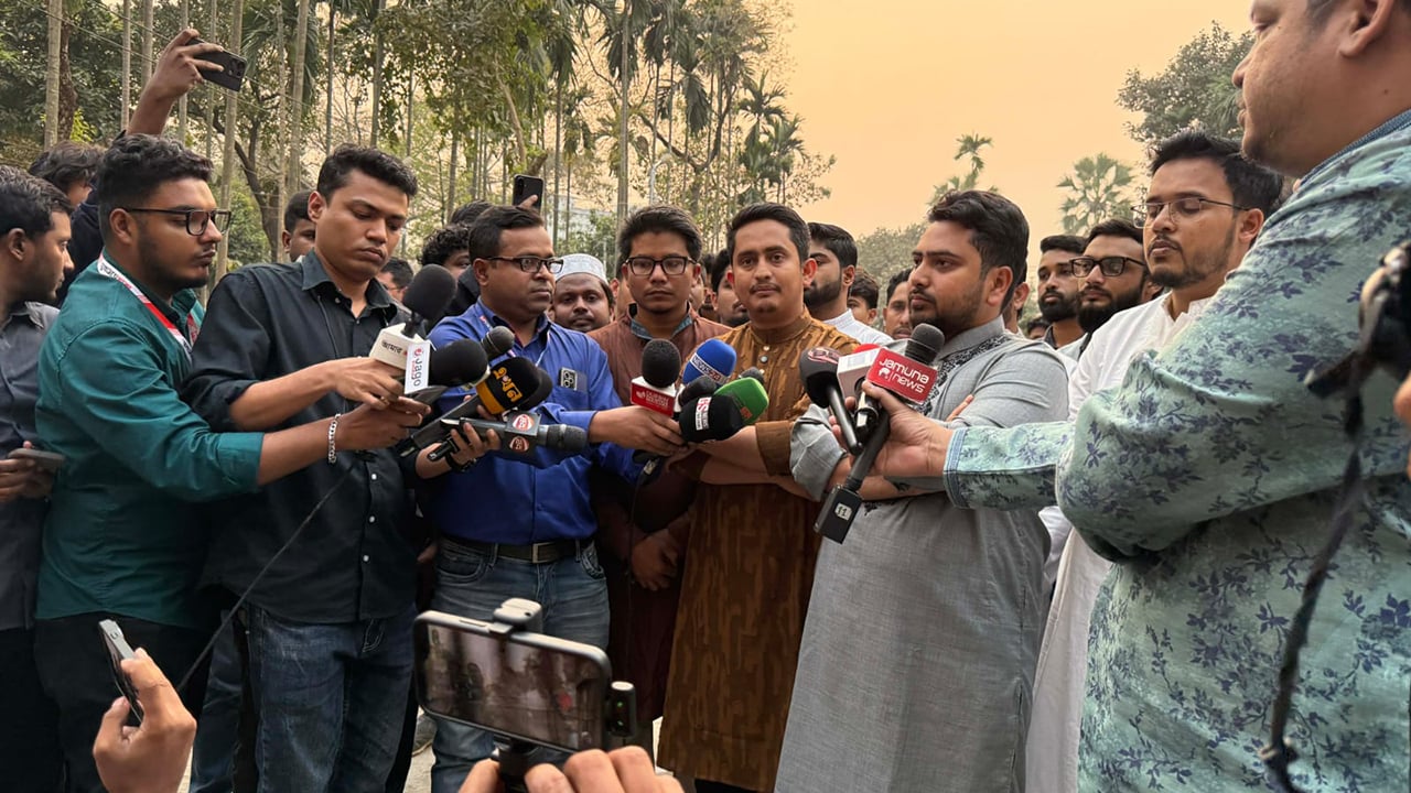 রাষ্ট্রপতিকে অভিশংসন করে গ্রেপ্তারের দাবি নাহিদের