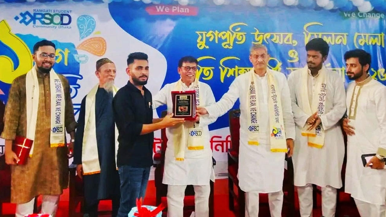 জুলাইয়ের জীবন্ত পোস্টার বয় নাহিদকে সংবর্ধনা দিলো আরএসসিডি