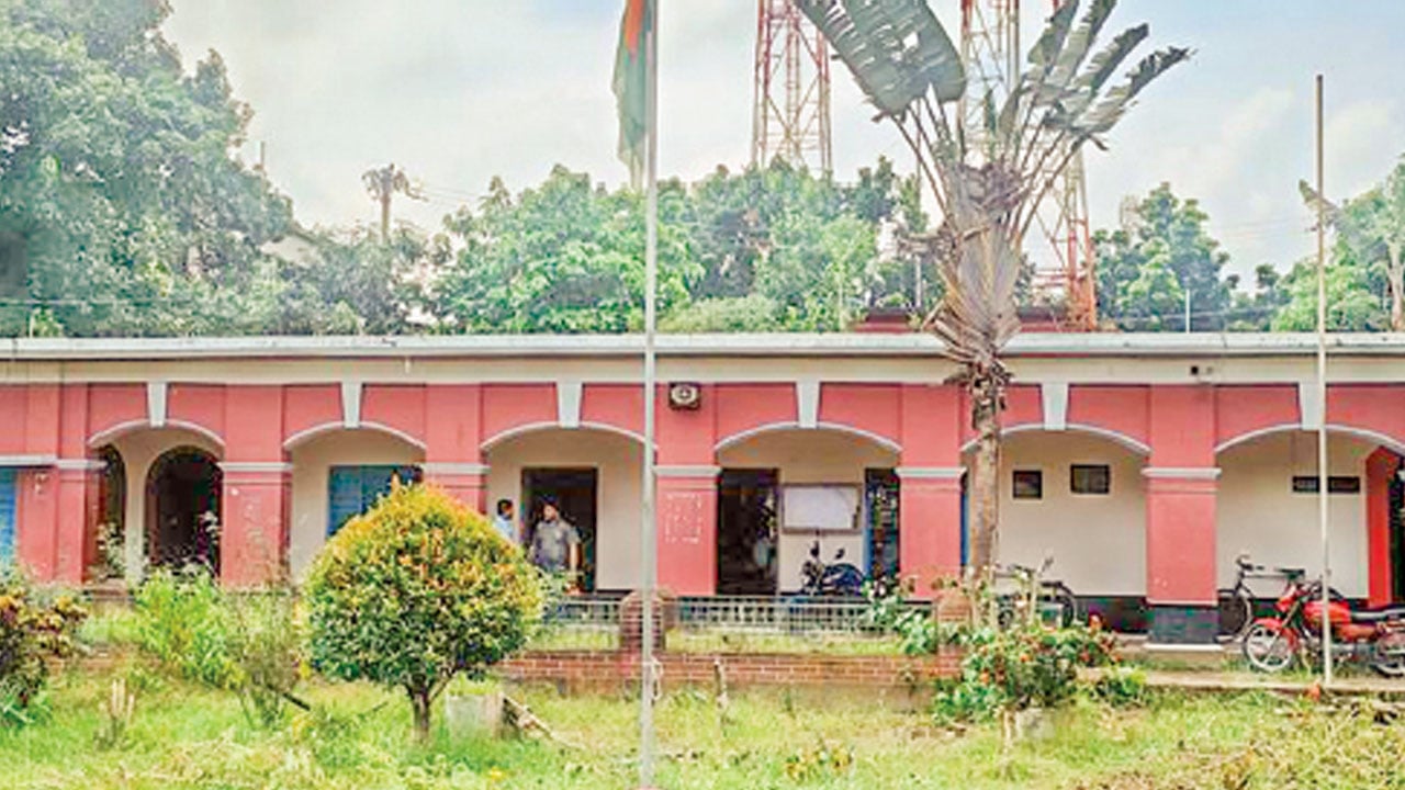 কবি ফররুখসহ বহু খ্যাতিমানের স্রষ্টা নাকোল রাইচরণ মাধ্যমিক বিদ্যালয়
