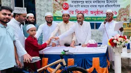 চৌদ্দগ্রামে ৪০ দিন জামায়াতে নামাজ পড়ে পুরস্কার পেল ২২ শিশু