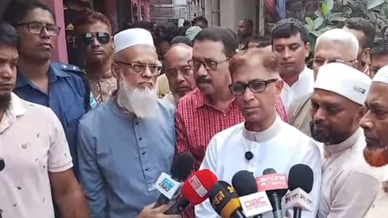 প্রধানমন্ত্রীর নির্দেশে ফতুল্লায় ক্ষতিগ্রস্ত পরিবারের পাশে জেলা বিএনপি