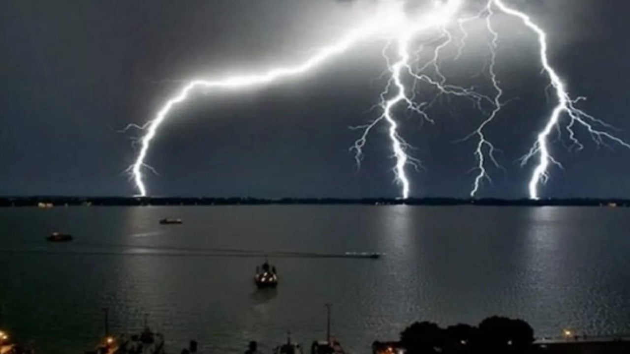 নড়িয়ায় বজ্রপাতে জেলের মৃত্যু