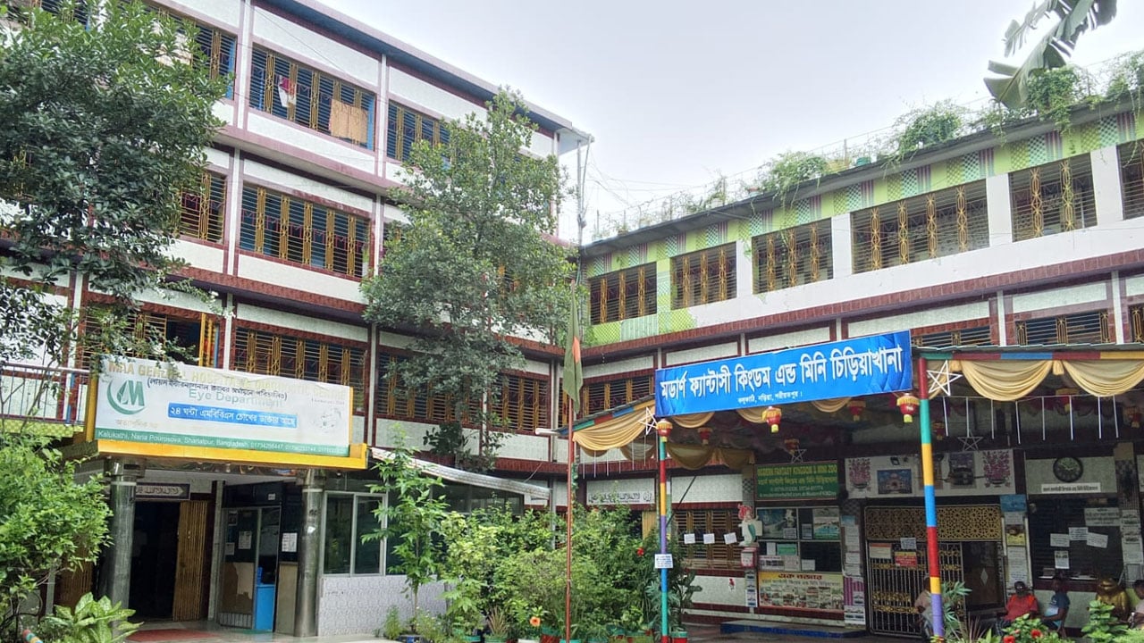 মিনি ফ্যান্টাসি কিংডম পার্কে ব্রিজের ওপর ঝুলছিল কর্মচারীর লাশ