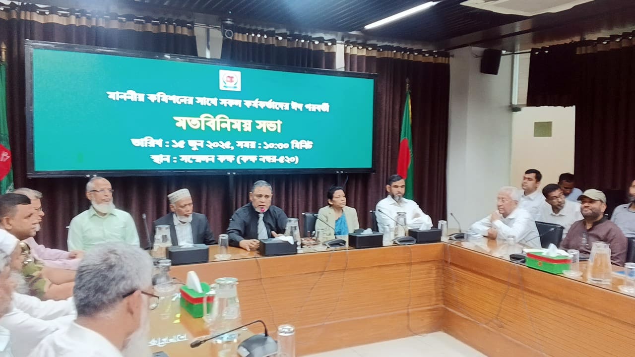 নির্বাচনি কাজে সবাইকে মনোযোগী হওয়ার পরামর্শ সিইসির