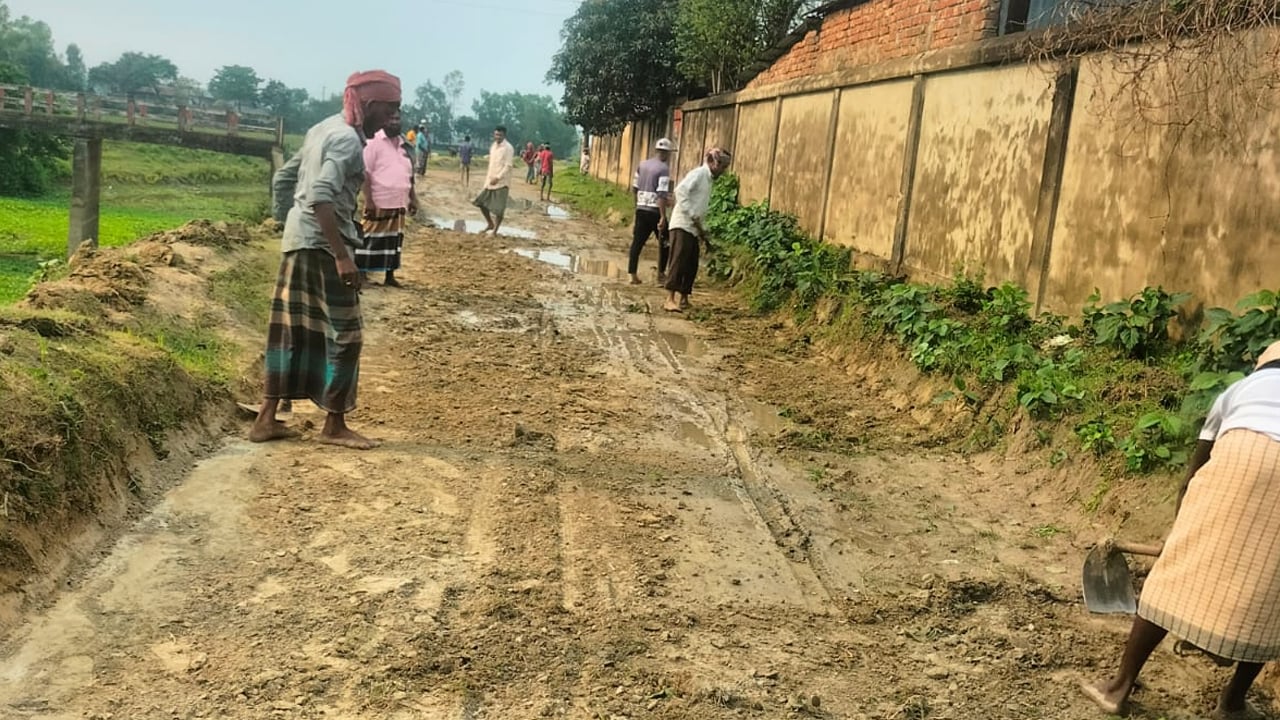 আমার দেশে সংবাদ প্রকাশের পর বন্ধ থাকা রাস্তার কাজ শুরু