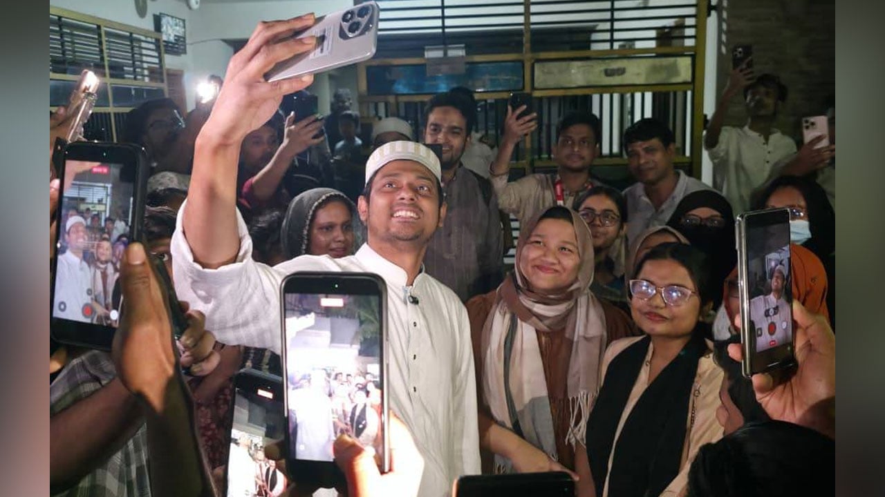 টুপি কোনো দল বা গোষ্ঠীর নয়: নাসীরুদ্দীন পাটওয়ারী