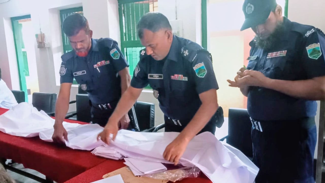 গুরুদাসপুরে কলেজে কাফনের কাপড় পার্সেল, আতঙ্কে শিক্ষক-কর্মচারী