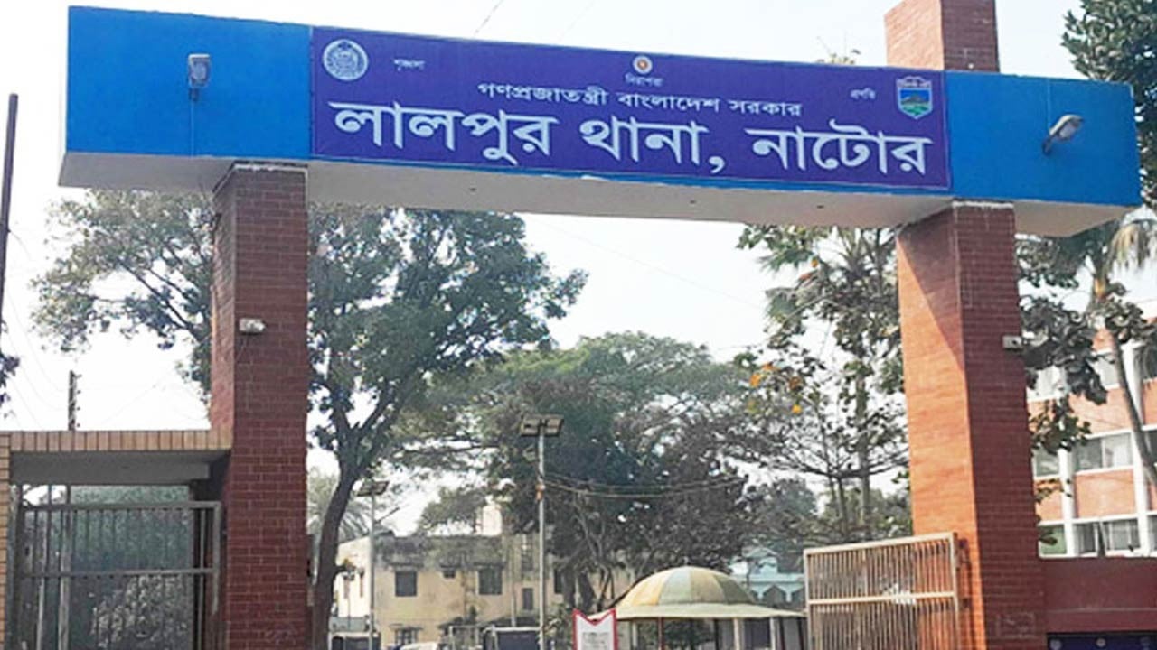 নাটোরে ট্রাকচাপায় ইজিবাইকের তিন যাত্রী নিহত