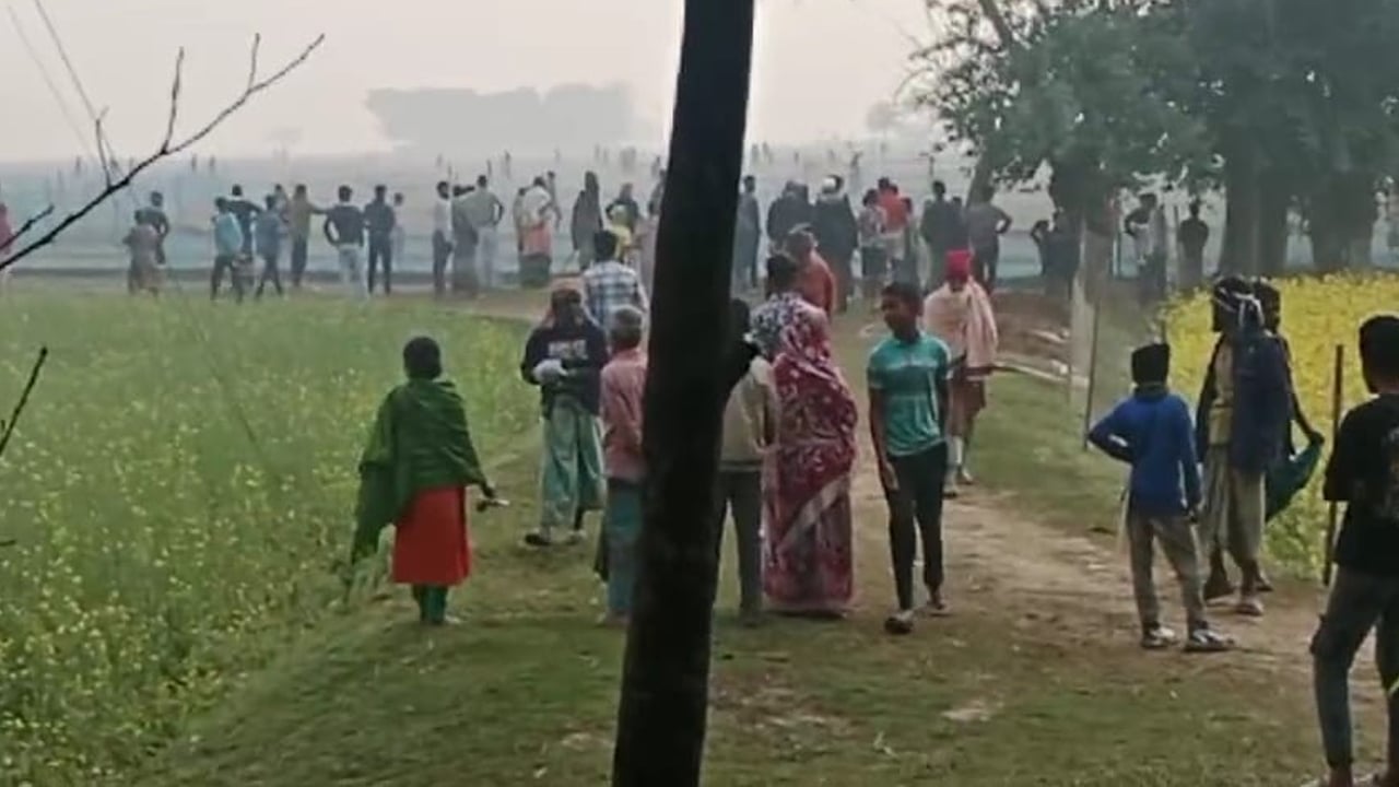 নেত্রকোণায় দেশীয় অস্ত্র নিয়ে দুই গ্রামবাসীর সংঘর্ষ, আহত ৮