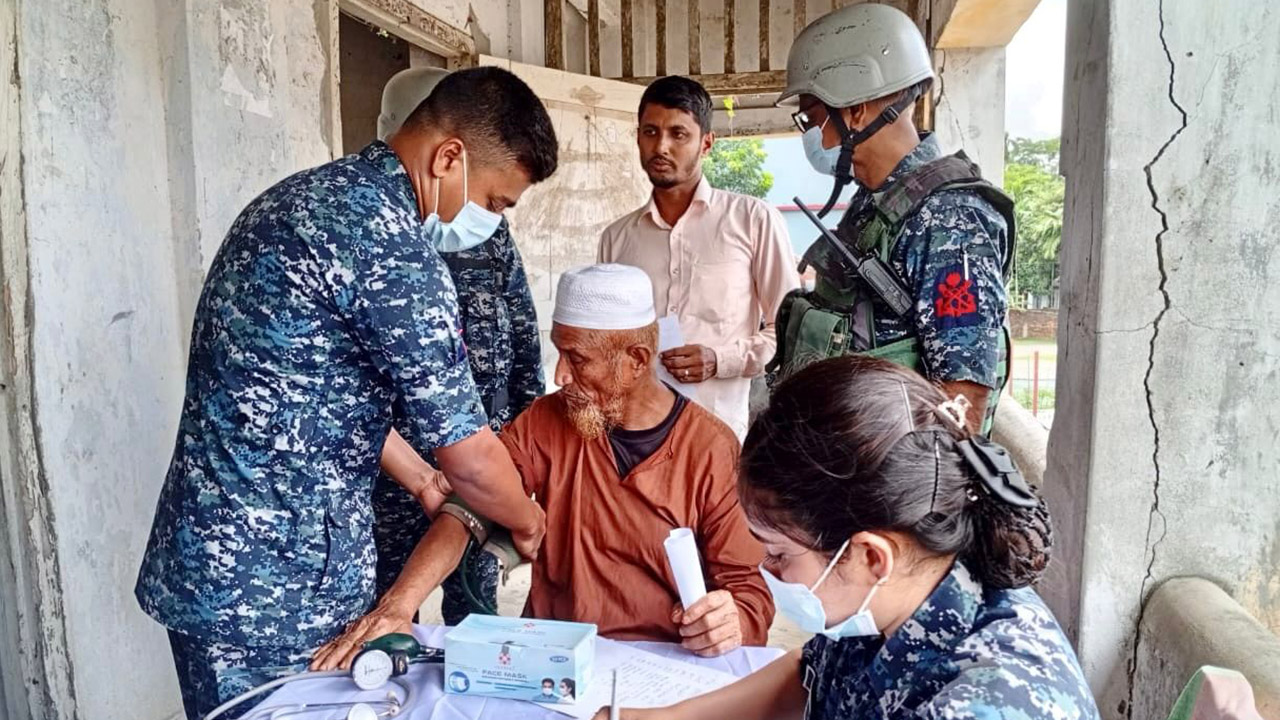সুবিধাবঞ্চিত মানুষের মাঝে নৌবাহিনীর বিনামূল্যে চিকিৎসা সেবা প্রদান