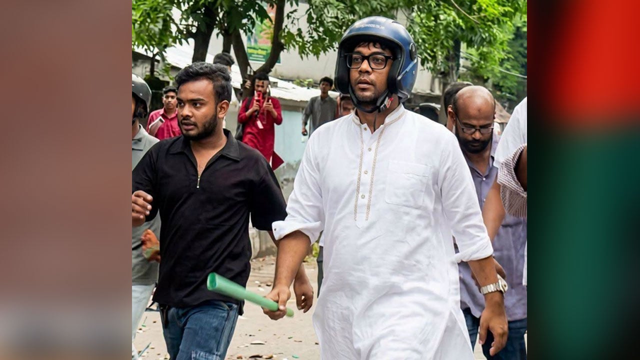 মাথায় হেলমেট, হাতে লাঠি, সংঘর্ষের নেতৃত্বে যুবদল নেতা নয়ন