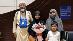 সৌদি আরব গেছেন সিরাত অলিম্পিয়াডের ওমরাহ বিজয়ী নাজিফা খান