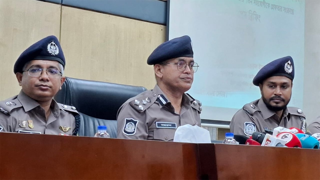 আ.লীগের প্রতিষ্ঠাবার্ষিকী ঘিরে সতর্ক অবস্থানে পুলিশ