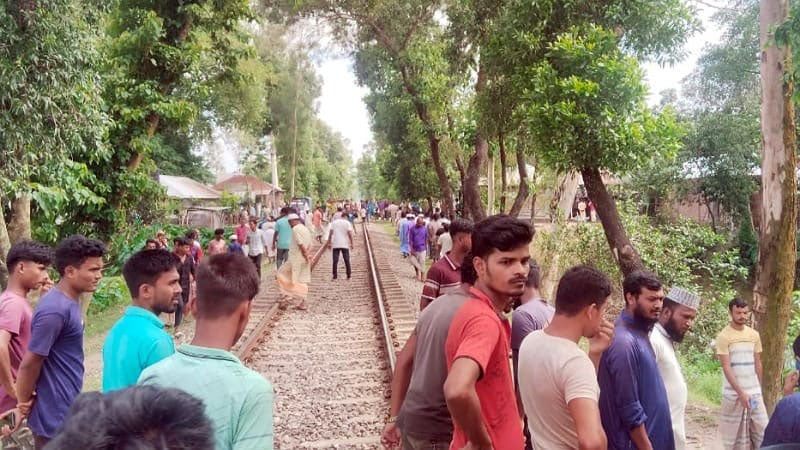 নীলফামারীতে ট্রেনের ধাক্কায় নিহত ২