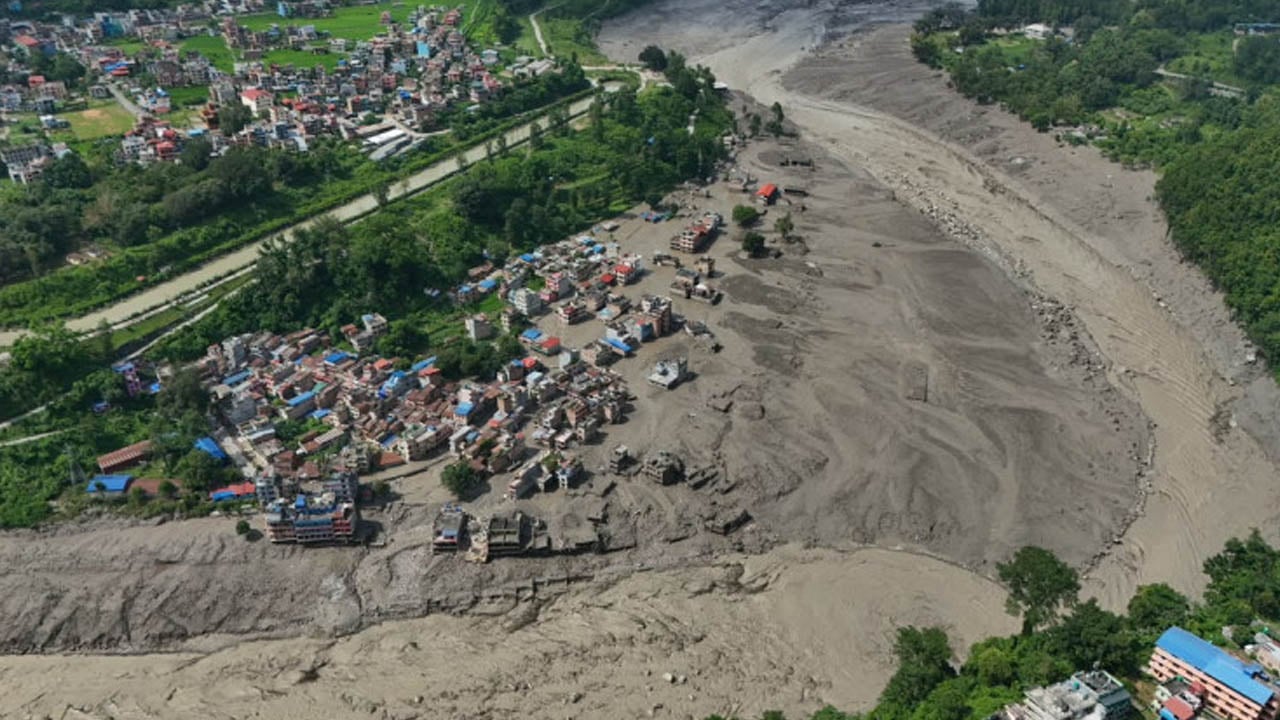নেপালে পাহাড়ি ঢলে বিপর্যয়, নিহত বেড়ে ১৬২, নিখোঁজ ৪০০