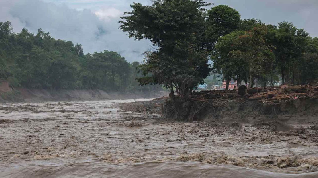 ফের পানি বাড়ছে ভোটেকোশি নদীর, নেপালের ৪ জেলায় সতর্কতা